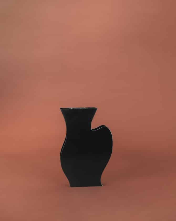 Nerina Vase Black Form 1